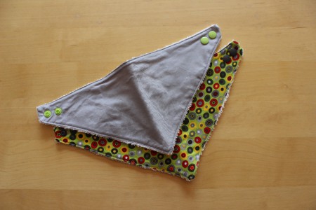 Petits bavoirs triangle